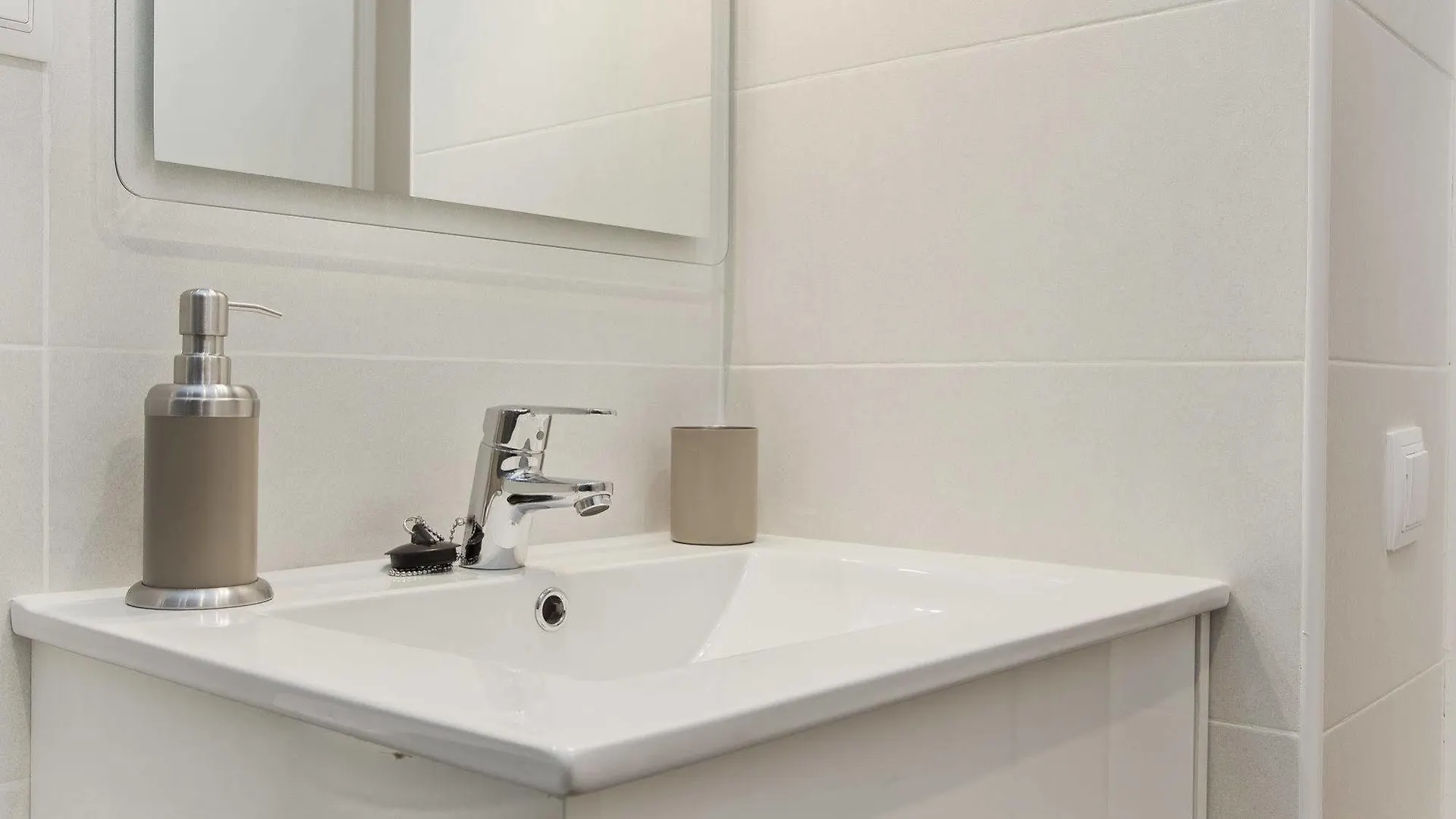 Flateli Roger Apartment Barcelona Spain