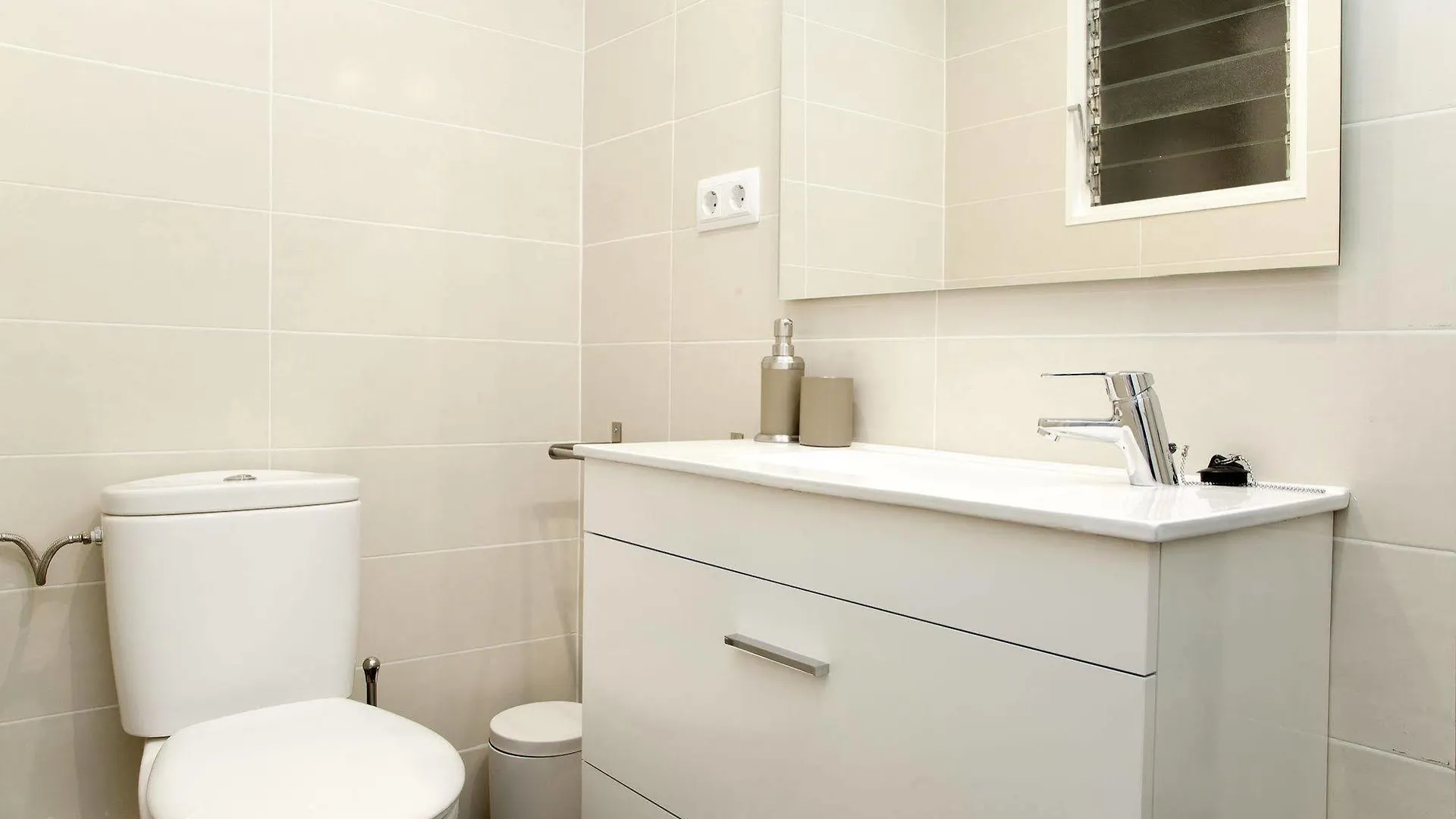Flateli Roger Apartment Barcelona Spain