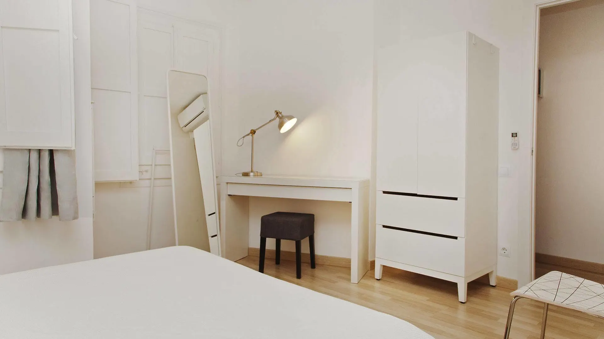 Flateli Roger Apartment Barcelona 0*,  Spain